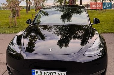 Tesla Model Y  2024