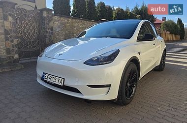 Tesla Model Y  2022
