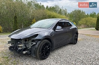 Tesla Model Y  2020