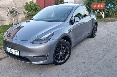 Tesla Model Y 2025