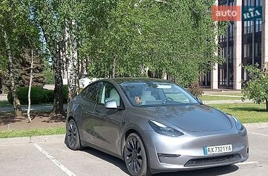 Tesla Model Y 2024