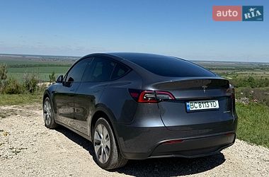 Tesla Model Y  2023