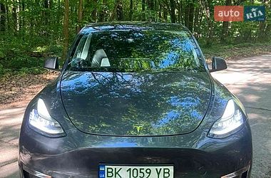 Tesla Model Y  2021