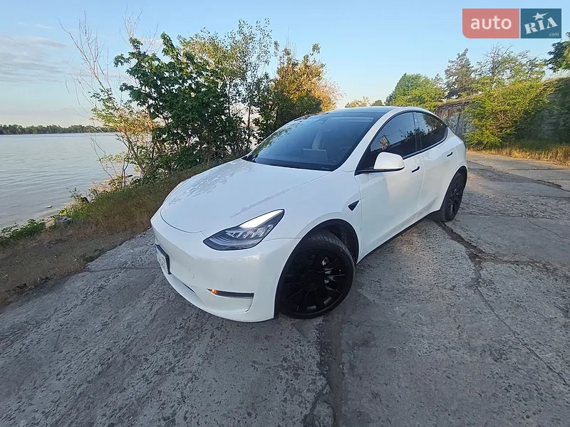 Tesla Model Y 2020