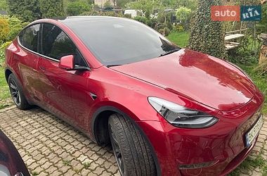 Tesla Model Y 2024