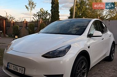Tesla Model Y  2024