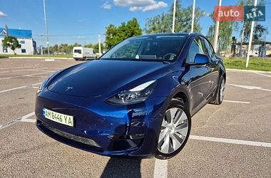 Tesla Model Y  2024