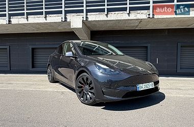 Tesla Model Y  2024