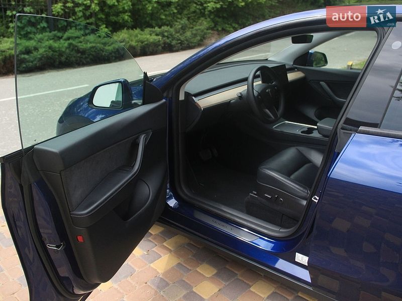 Внедорожник / Кроссовер Tesla Model Y 2022 в Киеве