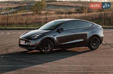 Tesla Model Y  2024