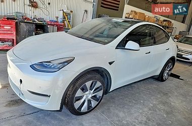 Tesla Model Y  2021