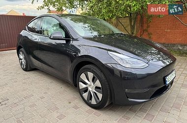 Tesla Model Y  2024