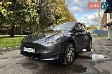 Tesla Model Y  2024