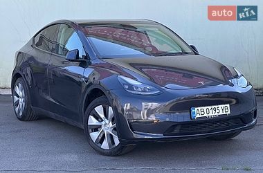 Tesla Model Y  2025