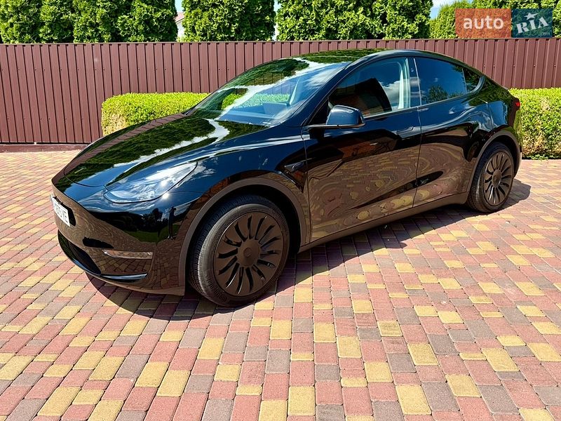 Tesla Model Y 2024