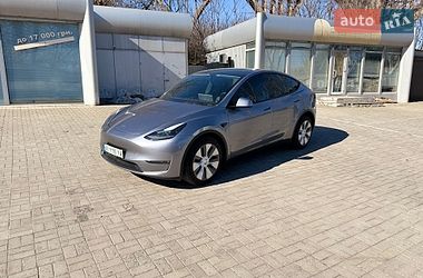 Tesla Model Y  2024