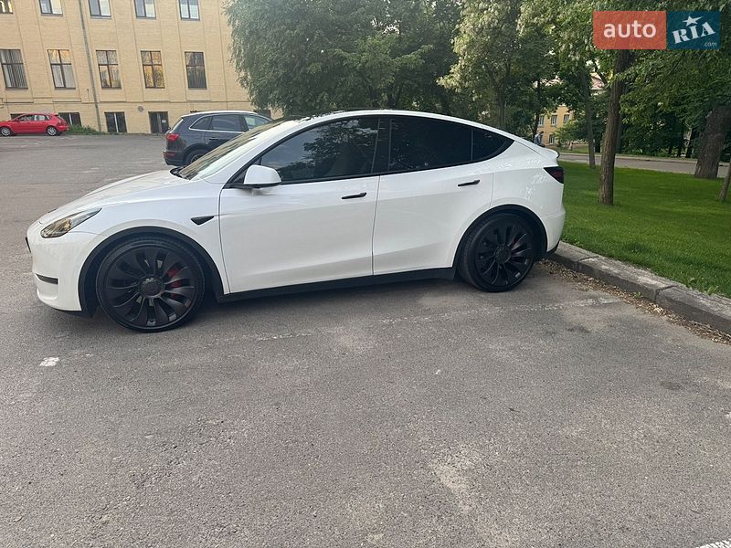 Позашляховик / Кросовер Tesla Model Y 2022 в Києві