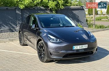 Tesla Model Y  2024