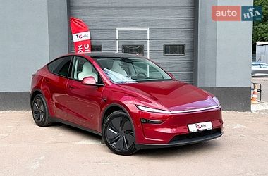 Tesla Model Y  2025