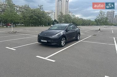 Tesla Model Y  2024