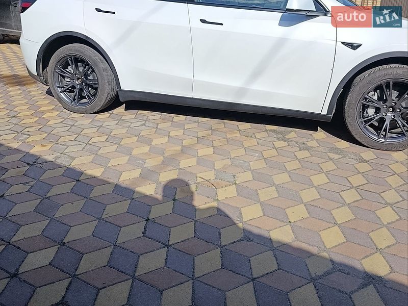 Внедорожник / Кроссовер Tesla Model Y 2025 в Переяславе