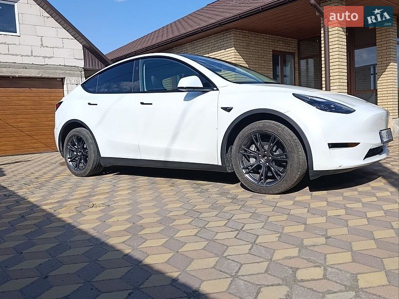 Внедорожник / Кроссовер Tesla Model Y 2025 в Переяславе