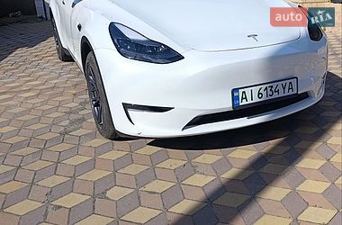 Tesla Model Y  2025