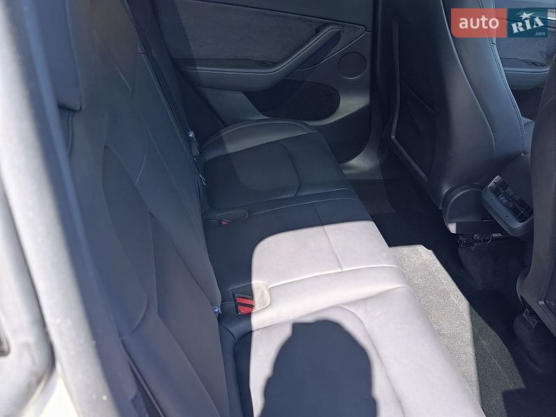Внедорожник / Кроссовер Tesla Model Y 2025 в Переяславе