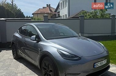Tesla Model Y  2024