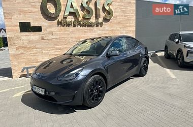 Tesla Model Y  2024