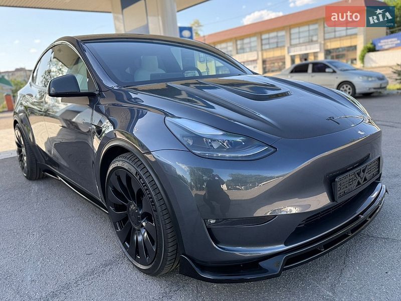 Tesla Model Y 2023