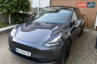Tesla Model Y  2020