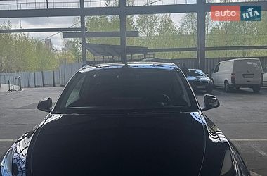 Tesla Model Y  2024
