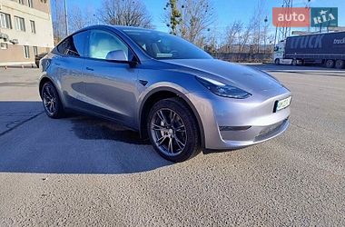 Tesla Model Y  2024