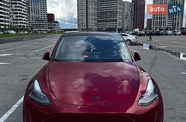 Tesla Model Y  2024