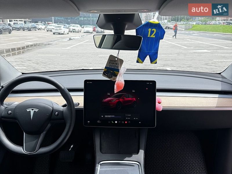 Внедорожник / Кроссовер Tesla Model Y 2024 в Киеве