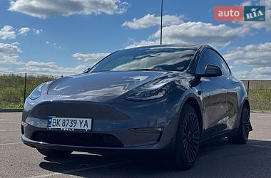 Tesla Model Y  2023