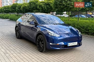 Tesla Model Y  2024