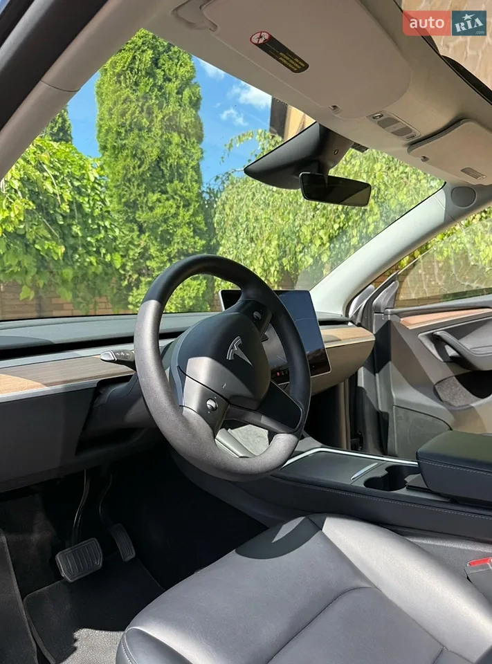 2024 Tesla Model Y - мініатюра 3