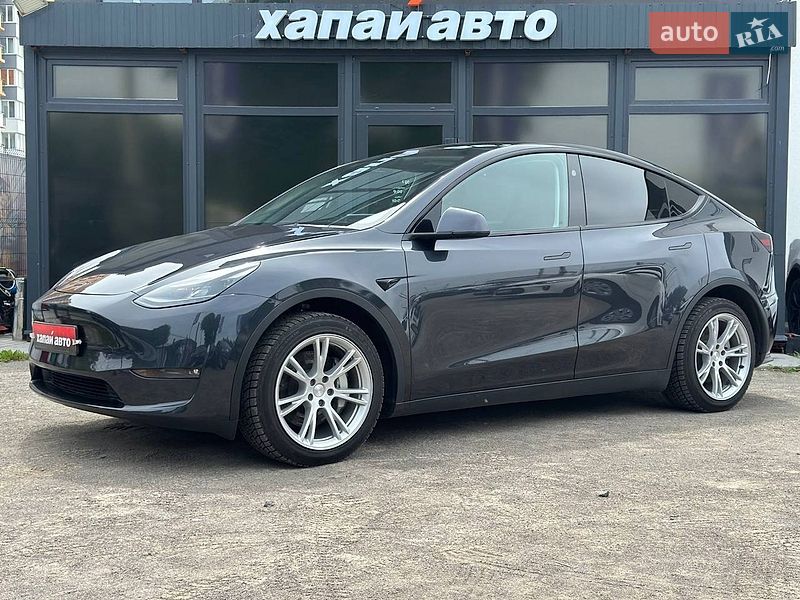 Tesla Model Y 2024