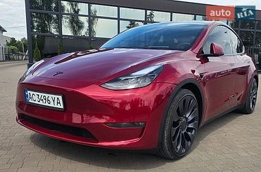 Tesla Model Y  2025