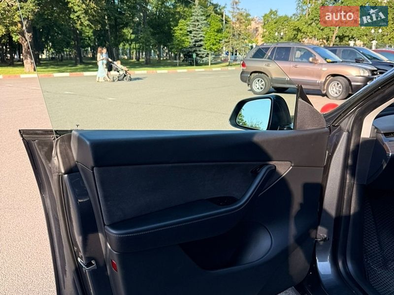 Внедорожник / Кроссовер Tesla Model Y 2021 в Харькове