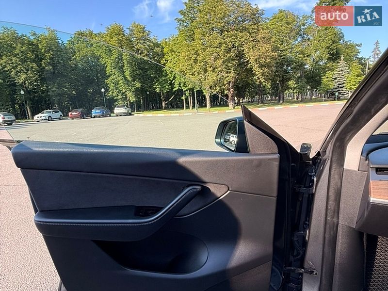 Внедорожник / Кроссовер Tesla Model Y 2021 в Харькове