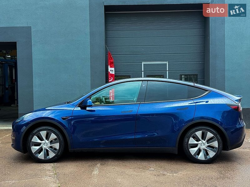 Внедорожник / Кроссовер Tesla Model Y 2020 в Киеве