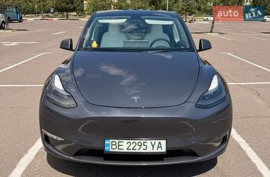 Tesla Model Y  2023