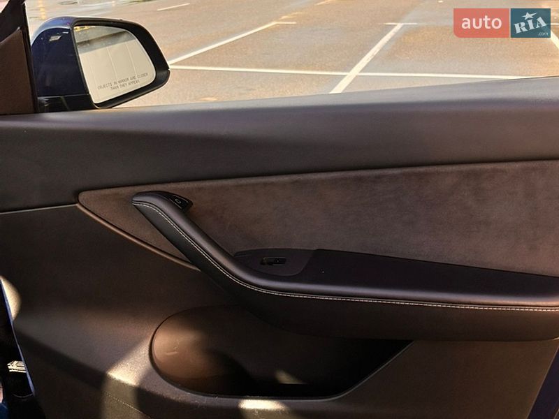 Внедорожник / Кроссовер Tesla Model Y 2022 в Киеве