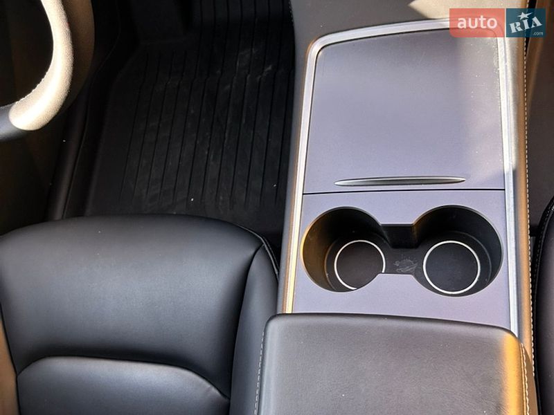 Внедорожник / Кроссовер Tesla Model Y 2022 в Киеве