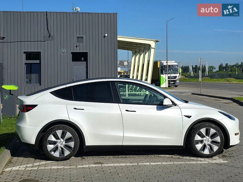 Внедорожник / Кроссовер Tesla Model Y 2023 в Черновцах