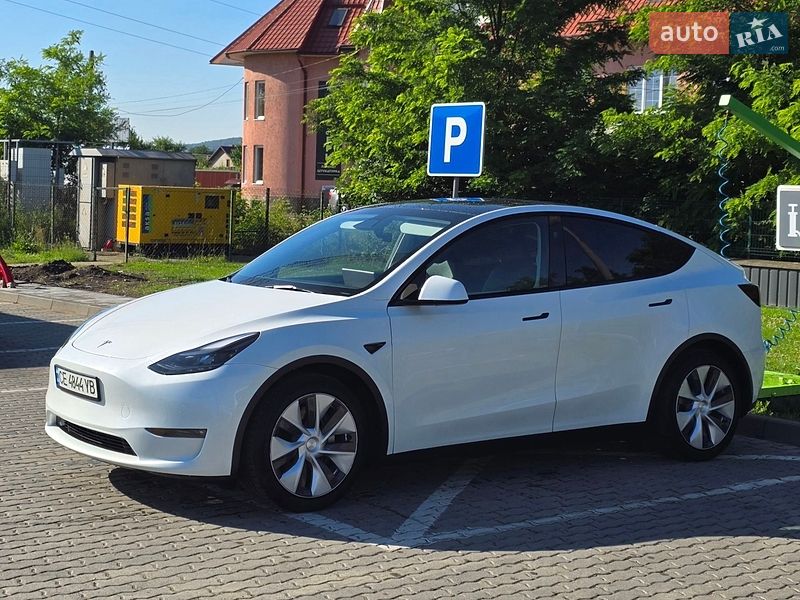 Внедорожник / Кроссовер Tesla Model Y 2023 в Черновцах