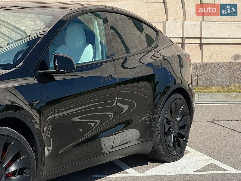 Позашляховик / Кросовер Tesla Model Y 2021 в Києві